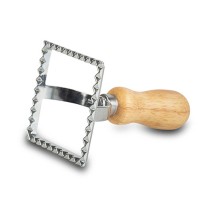 Cutters NAVA 10-111-114 PASTRY&RAVIOLI WOOD HANDLE 7x7CM 