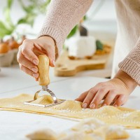 Cutters NAVA 10-111-114 PASTRY&RAVIOLI WOOD HANDLE 7x7CM 