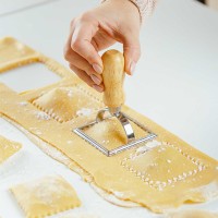 Cutters NAVA 10-111-114 PASTRY&RAVIOLI WOOD HANDLE 7x7CM 