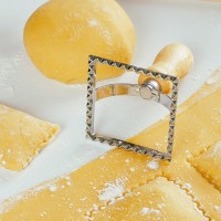 Cutters NAVA 10-111-114 PASTRY&RAVIOLI WOOD HANDLE 7x7CM 