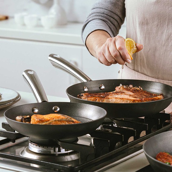 Frypan NAVA 10-205-004 ATLAS CAST IRON 30CM 
