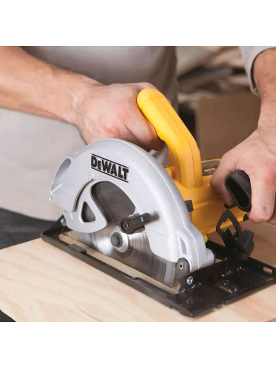 Дисковая пила DEWALT DWE560-QS 