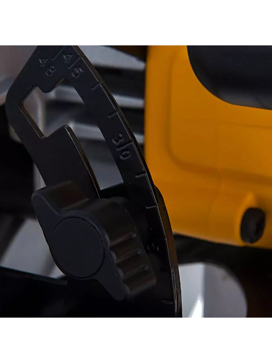 Дисковая пила DEWALT DWE560-QS 