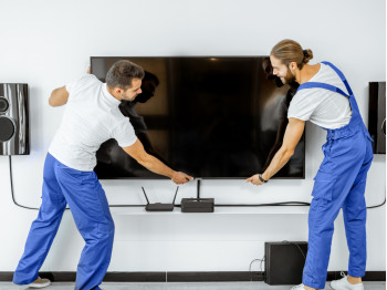 Installation and configuration of a large TV (58-70")